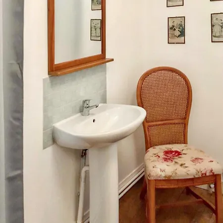 Maison Familiale Spacieuse Pres De Avec Jardin Carrouges