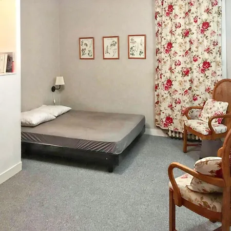 Holiday home Maison Familiale Spacieuse Pres De Avec Jardin