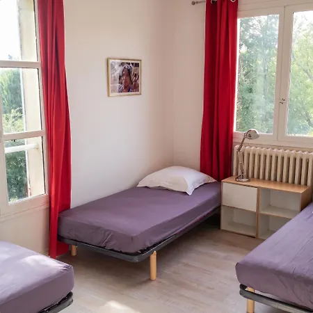 Maison Familiale Spacieuse Pres De Avec Jardin