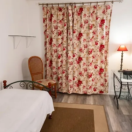 Maison Familiale Spacieuse Pres De Avec Jardin * Carrouges