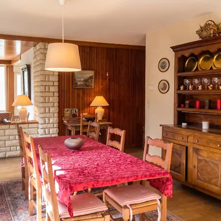 Maison Familiale Spacieuse Pres De Avec Jardin * Carrouges