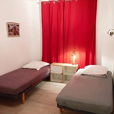 Maison Familiale Spacieuse Pres De Avec Jardin