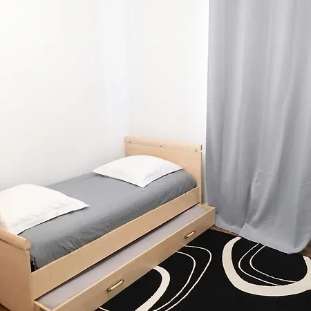 Maison Familiale Spacieuse Pres De Avec Jardin Vakantiehuis *