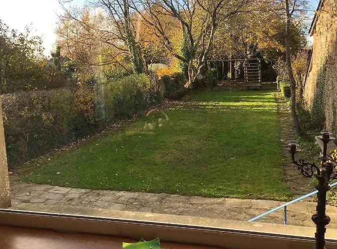 Maison Familiale Spacieuse Pres De Avec Jardin Holiday home Carrouges