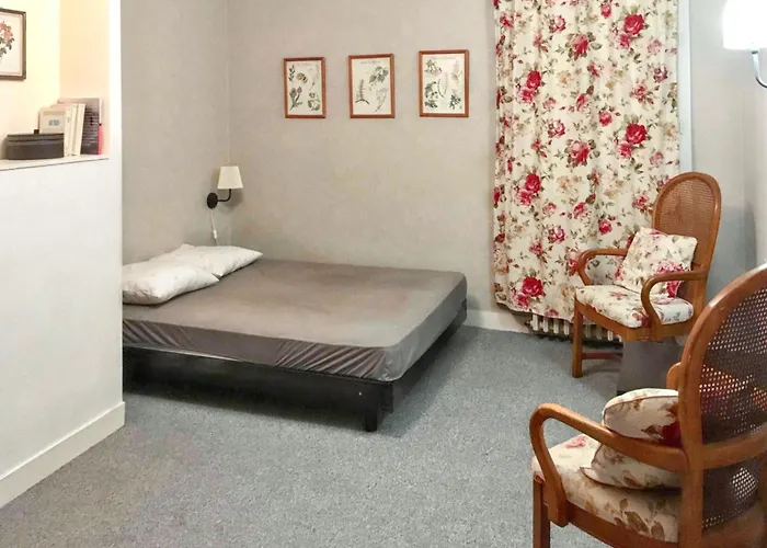 Holiday home Maison Familiale Spacieuse Pres De Avec Jardin