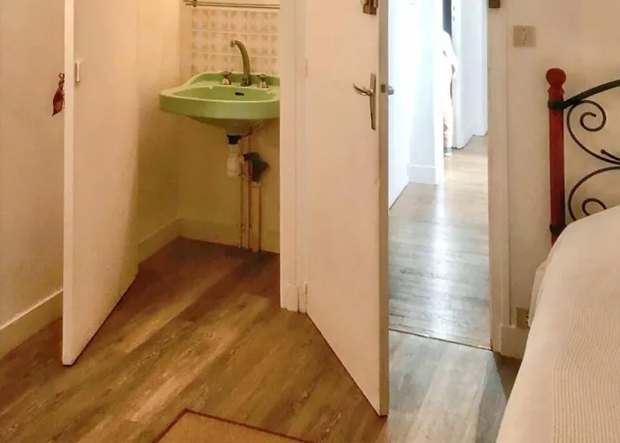 Maison Familiale Spacieuse Pres De Avec Jardin Carrouges