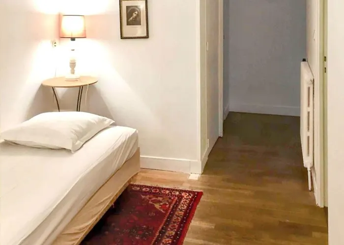 Maison Familiale Spacieuse Pres De Avec Jardin