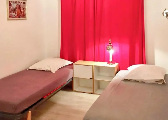 Holiday home Maison Familiale Spacieuse Pres De Avec Jardin